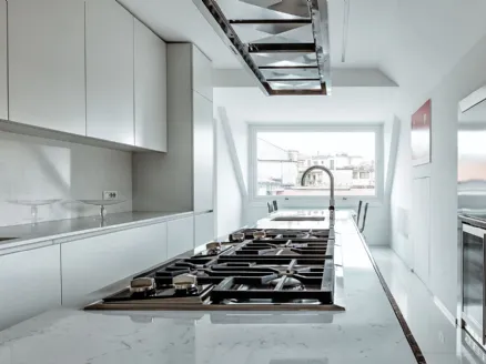 Realization of tailor-made marble kitchen